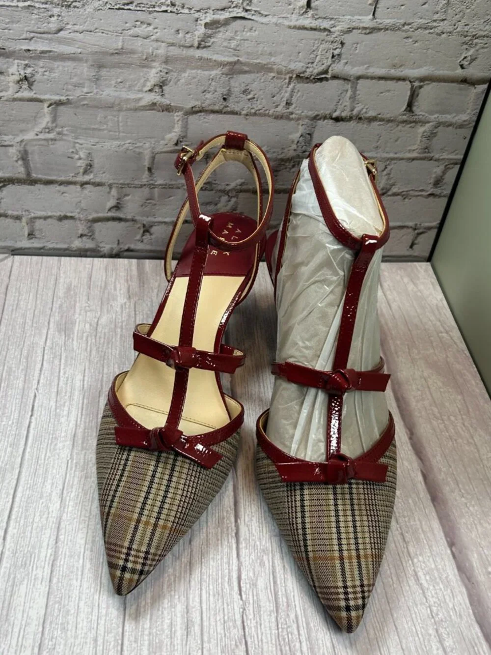 ALEX MARIE AINSLEY T STRAP HEELS 9.5